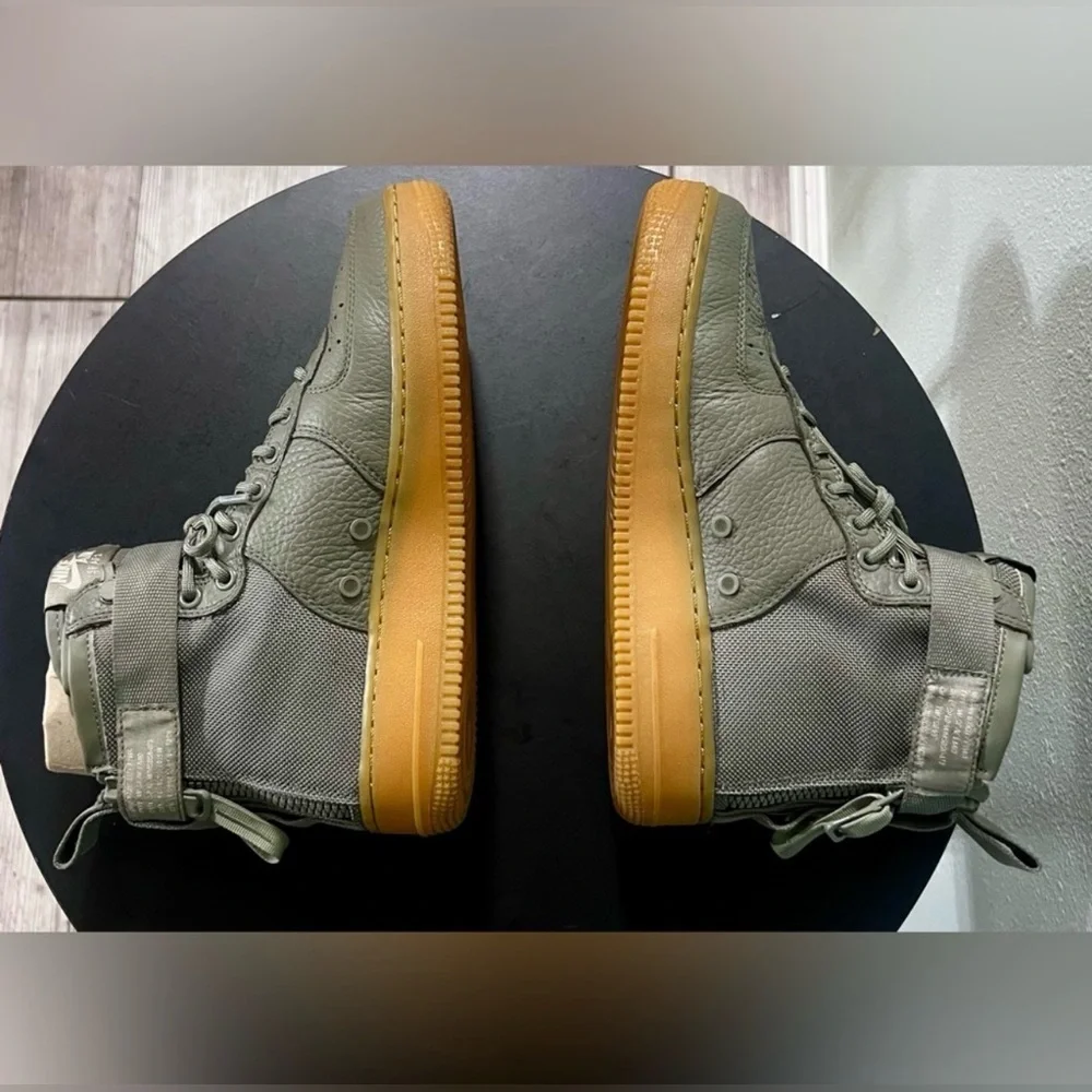 IOB Nike SF Air Force 1 Mid Dark Stucco Sneakers
Shoes Iconic Strap Collectible - Picture 10 of 16